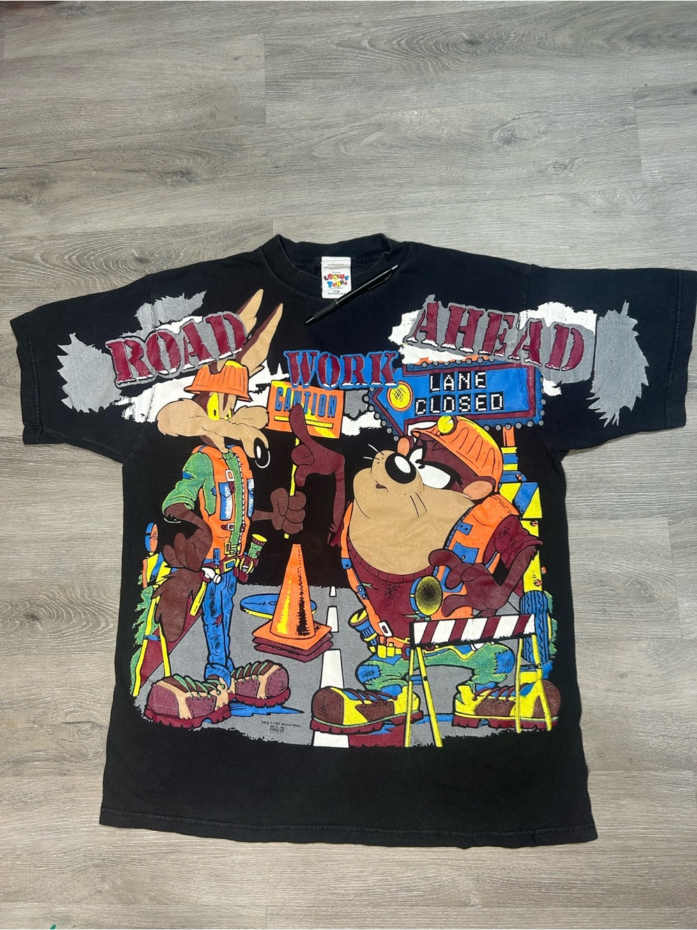 VTG 90s Looney Tunes Taz Wile E Coyote AOP T-shirt Highway Honchos Large Freeze